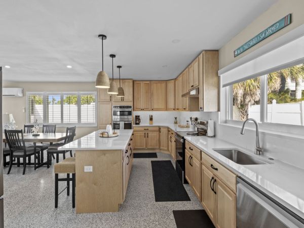 Anna Maria Island Vacation Rental - Beach Cottage Near Pine Avenue