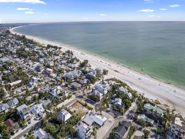 Anna Maria Island Vacation Rental - Beach Cottage Near Pine Avenue