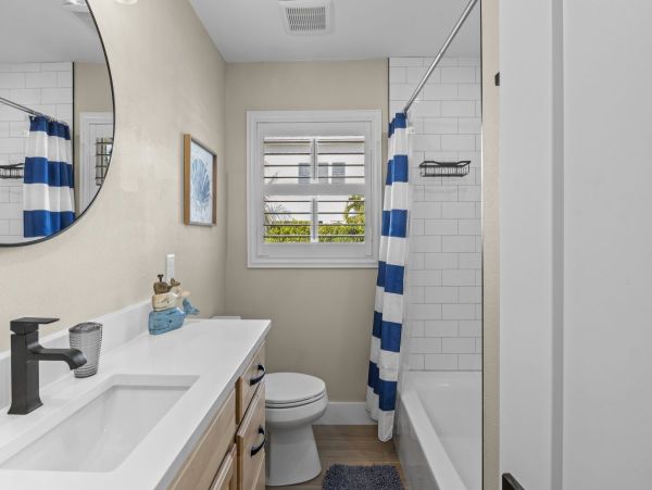Anna Maria Island Vacation Rental - Beach Cottage Near Pine Avenue