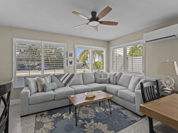 Anna Maria Island Vacation Rental - Beach Cottage Near Pine Avenue
