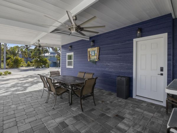 Anna Maria Island Vacation Rental - Beach Cottage Near Pine Avenue