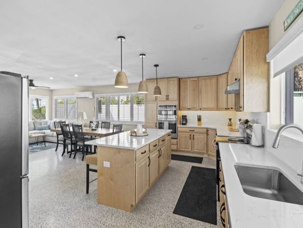 Anna Maria Island Vacation Rental - Beach Cottage Near Pine Avenue