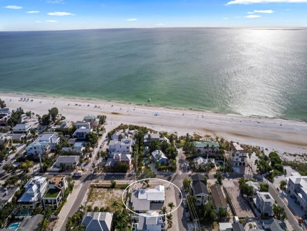 Anna Maria Island Vacation Rental - Beach Cottage Near Pine Avenue