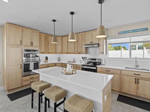 Anna Maria Island Vacation Rental - Beach Cottage Near Pine Avenue