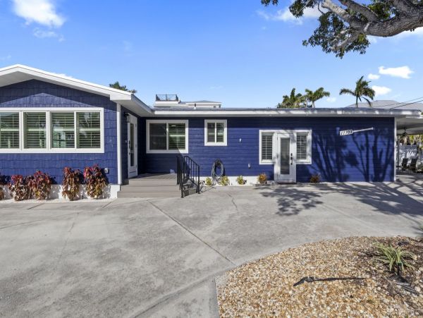 Anna Maria Island Vacation Rental - Beach Cottage Near Pine Avenue
