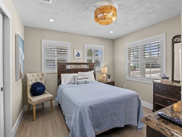 Anna Maria Island Vacation Rental - Beach Cottage Near Pine Avenue