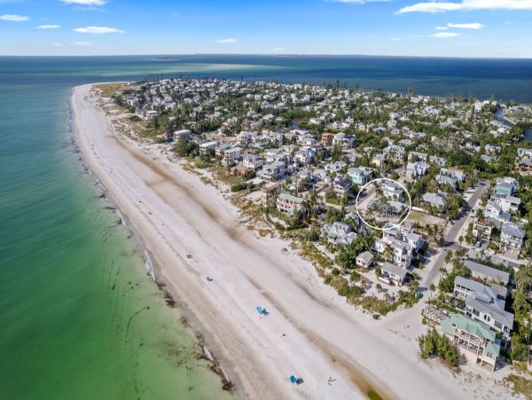 Anna Maria Island Vacation Rental - Beach Cottage Near Pine Avenue