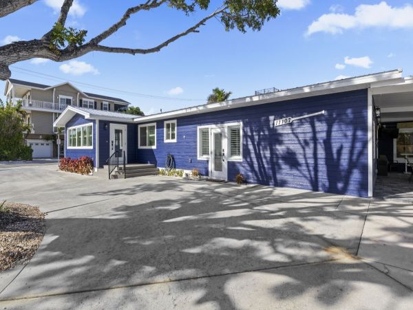 Anna Maria Island Vacation Rental - Beach Cottage Near Pine Avenue