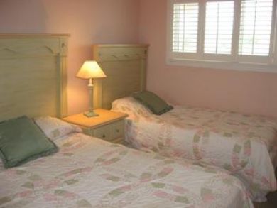 Bedroom 2 with double bed & twin bed
