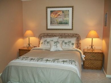 Bedroom with queen bed