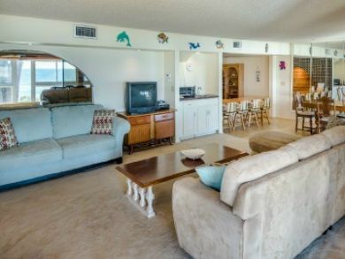 Open living & dining area