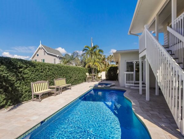 Anna Maria Island 4 Bedroom Cottage Just 5 Houses from Gulf!