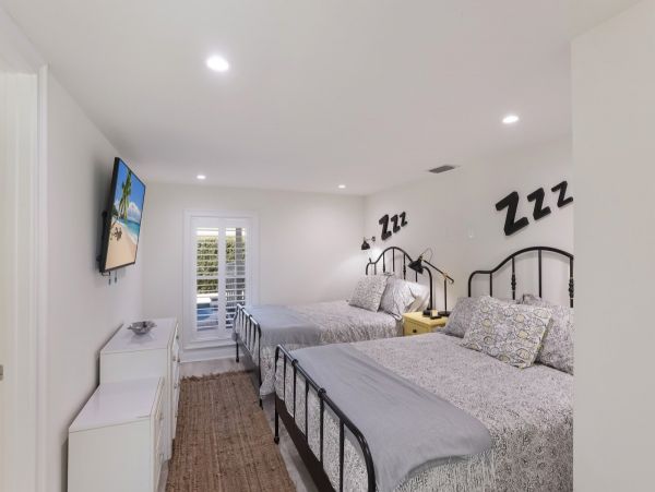 Anna Maria Island 4 Bedroom Cottage Just 5 Houses from Gulf!