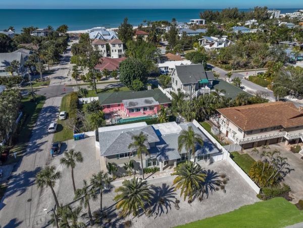 Anna Maria Island 4 Bedroom Cottage Just 5 Houses from Gulf!