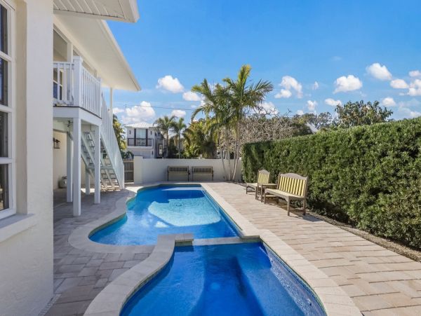Anna Maria Island 4 Bedroom Cottage Just 5 Houses from Gulf!