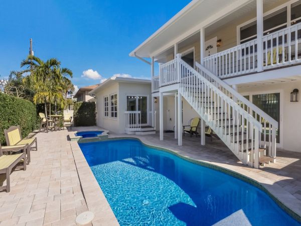 Anna Maria Island 4 Bedroom Cottage Just 5 Houses from Gulf!