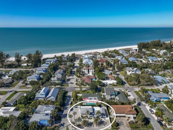 Anna Maria Island 4 Bedroom Cottage Just 5 Houses from Gulf!