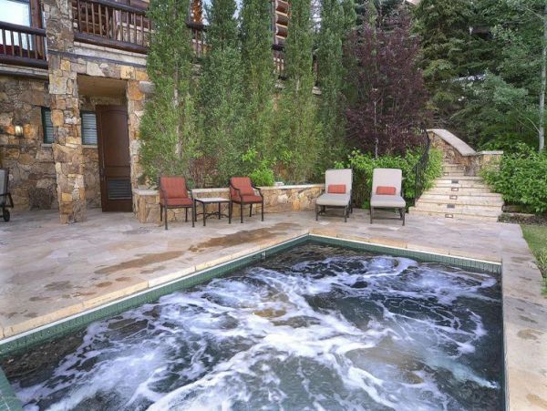Luxury Five Bedroom Vacation Estate Ski in Ski out