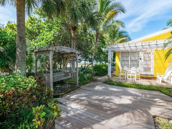 One Bedroom Rental in a fourplex in Holmes Beach