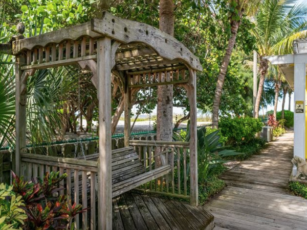 One Bedroom Rental in a fourplex in Holmes Beach
