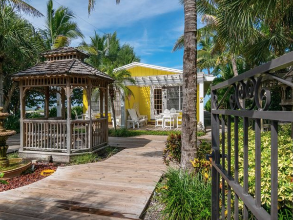 One Bedroom Rental in a fourplex in Holmes Beach
