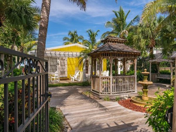 One Bedroom Rental in a fourplex in Holmes Beach