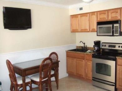 Kitchen & dining area