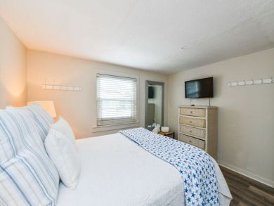 Anna Maria Beachfront 1 Bedroom Beach Cottage Shared Pool