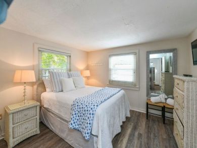Anna Maria Beachfront 1 Bedroom Beach Cottage Shared Pool