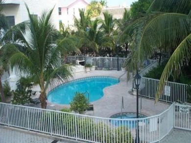 Community pool & spa