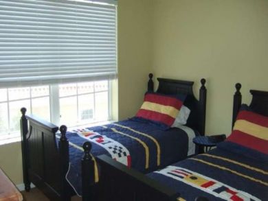 Twin beds in bedroom 3