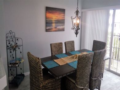 Stunning Town House Three Bedrooms Steps to the Beach