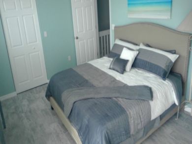 Stunning Town House Three Bedrooms Steps to the Beach