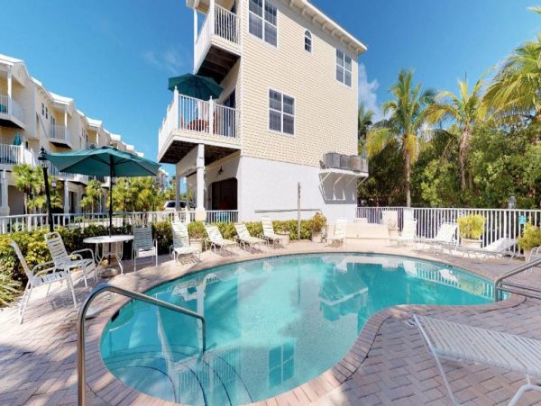 Three Bedroom Townhome Sleeps Six Guests in Anna Maria