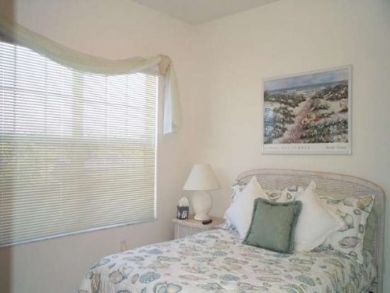 Second bedroom with queen bed