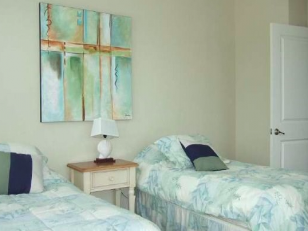 Gorgeous 2 Bedroom Townhouse only a 1/4 Block to The Beach