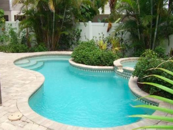 Gorgeous 2 Bedroom Townhouse only a 1/4 Block to The Beach