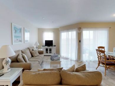 Open floor living and dining area