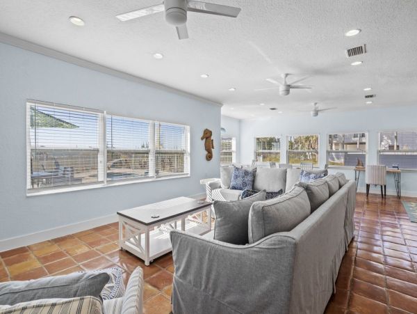Four Bedroom Beach House Rental Anna Maria Island Pool & Spa