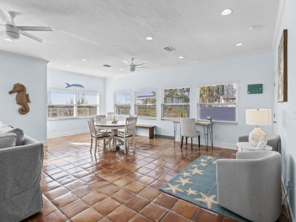 Four Bedroom Beach House Rental Anna Maria Island Pool & Spa