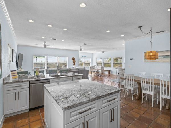 Four Bedroom Beach House Rental Anna Maria Island Pool & Spa