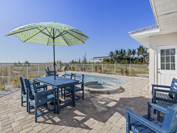 Four Bedroom Beach House Rental Anna Maria Island Pool & Spa