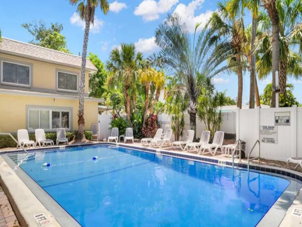 Lovely Condo with 1 Bedroom Short Walk to Beach