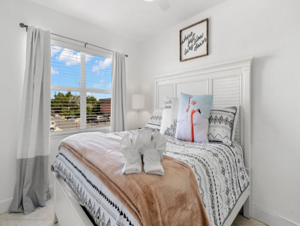 Lovely Condo with 1 Bedroom Short Walk to Beach