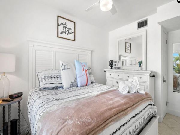 Lovely Condo with 1 Bedroom Short Walk to Beach