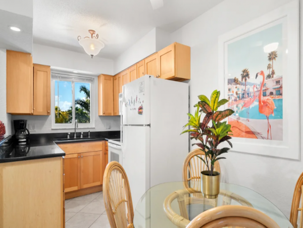 Lovely Condo with 1 Bedroom Short Walk to Beach