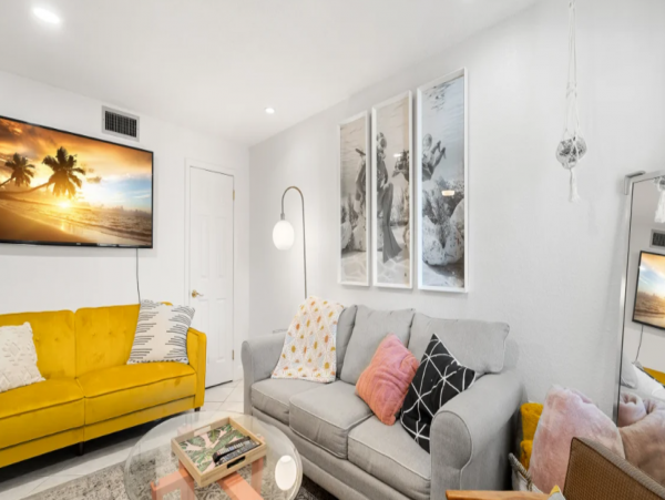 Lovely Condo with 1 Bedroom Short Walk to Beach