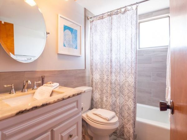Two Bedroom Charming Coastal Vacation Rental in Bradenton Beach