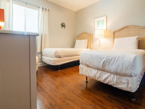 Two Bedroom Charming Coastal Vacation Rental in Bradenton Beach