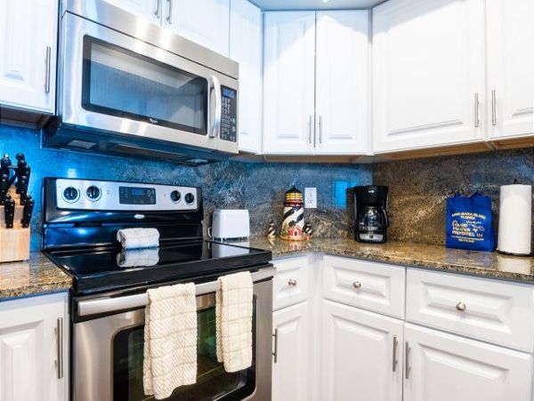 Two Bedroom Charming Coastal Vacation Rental in Bradenton Beach